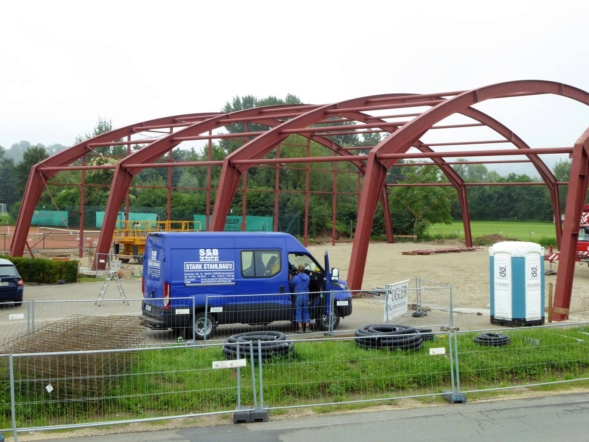 Montage_Tennishalle-Lichtenfels_SSB-Stark-Stahlbau_1